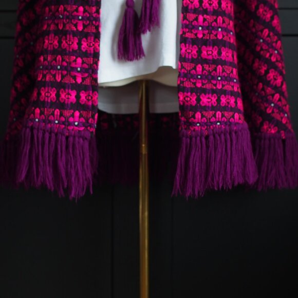 Marcalix | Vintage 100% Wool Handwoven Poncho - Picture 3 of 7